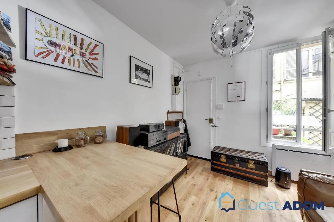 Confortable Quartier Abbesses *